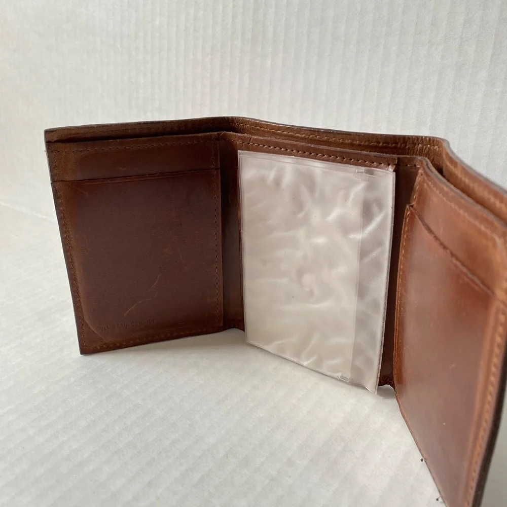 PG SPORT BROWN LEATHER TRIFOLD WALLET